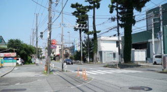 車でお越しの方